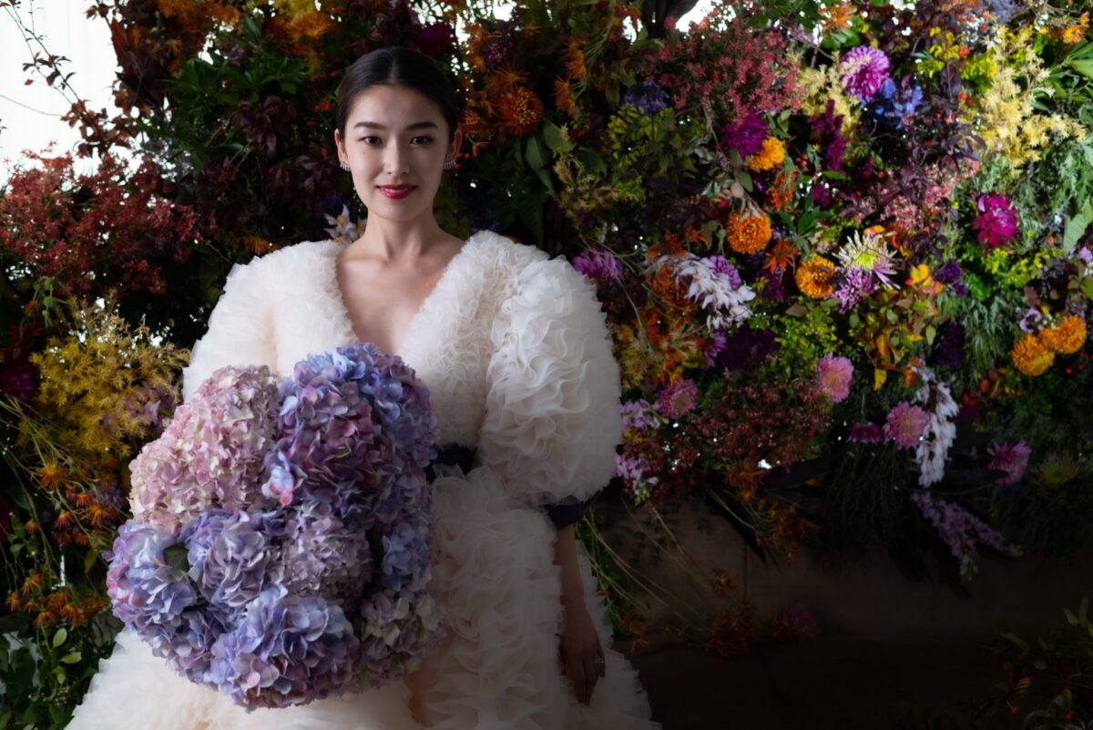 黒沢祐子さんプロデュースのトモコイズミフォートリートメゾンのウェディングドレスを身に纏った花嫁様の前撮りレポートのご紹介。