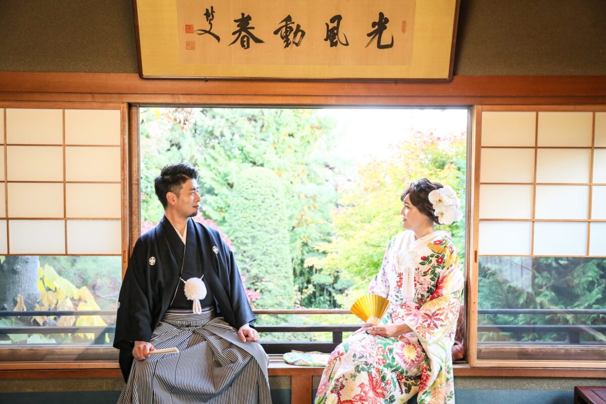 藤屋御本陣でトリートドレッシング長野店の色打掛と紋付をお召しのご新郎ご新婦様