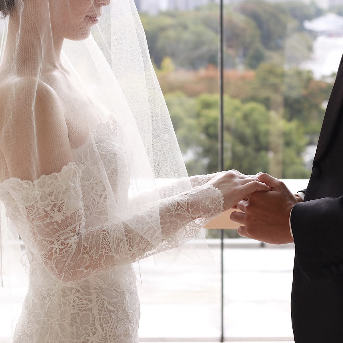 パレスホテル東京での結婚式にご紹介したいOscar de la Renta(オスカー デ ラ レンタ)の総レースマーメイドラインウェディングドレス