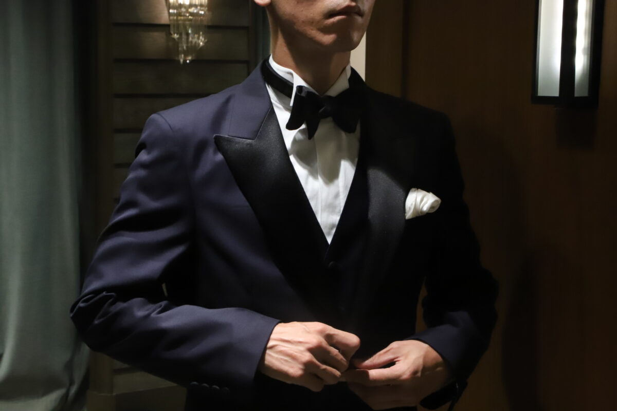 新郎様にお勧めなネイビー・ブルーのタキシードをご紹介