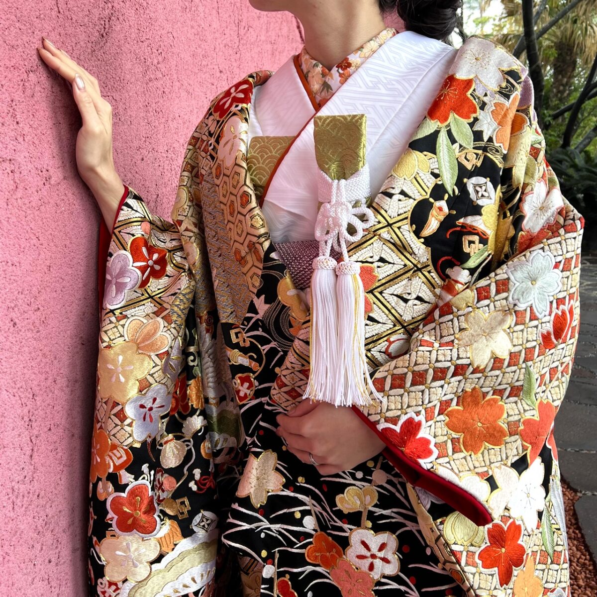 ザ ルイガンズの結婚式におすすめの黒の色打掛をTHE TREAT DRESSING福岡店よりご紹介いたします