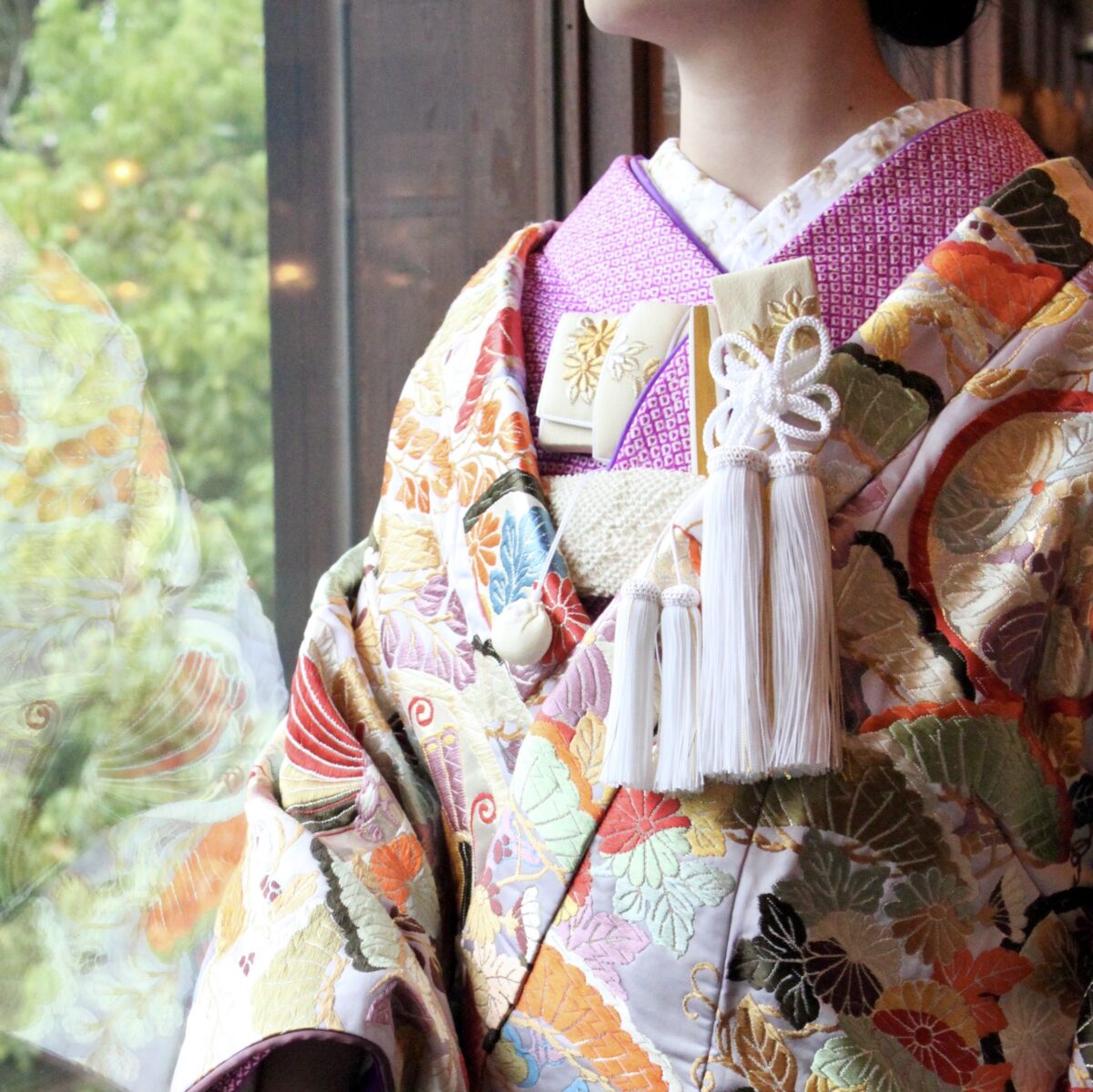 色彩豊かな華やかさが魅力的な色打掛とコーディネートのご紹介